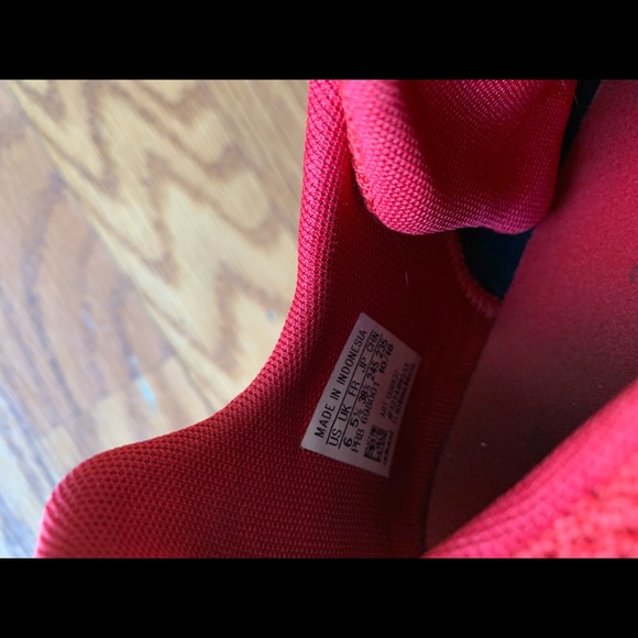 Nike - Picture 3 of 3